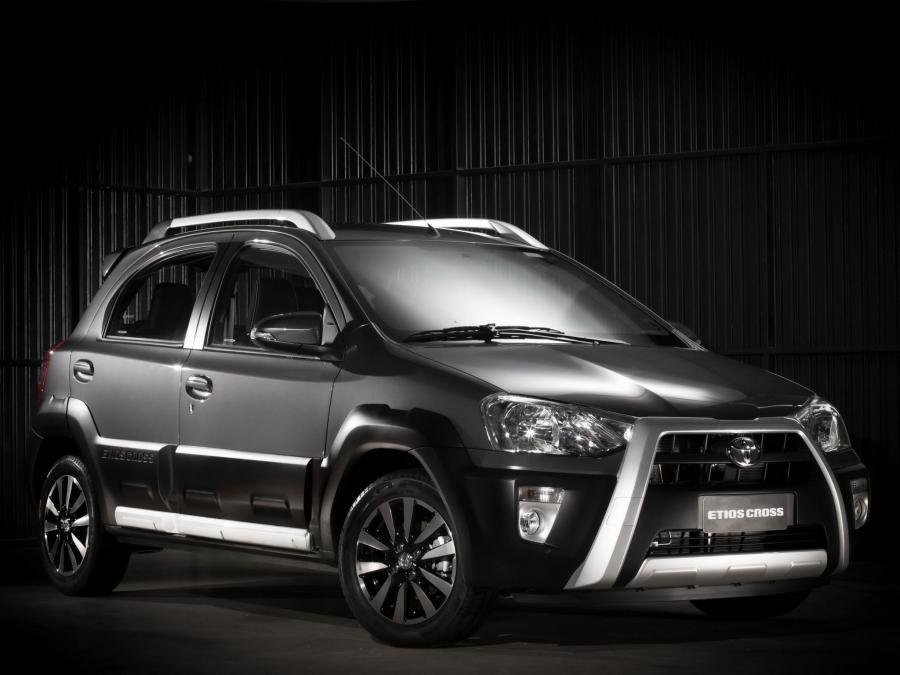  Toyota Etios Cross 2013 года  (фото 16 из 20)